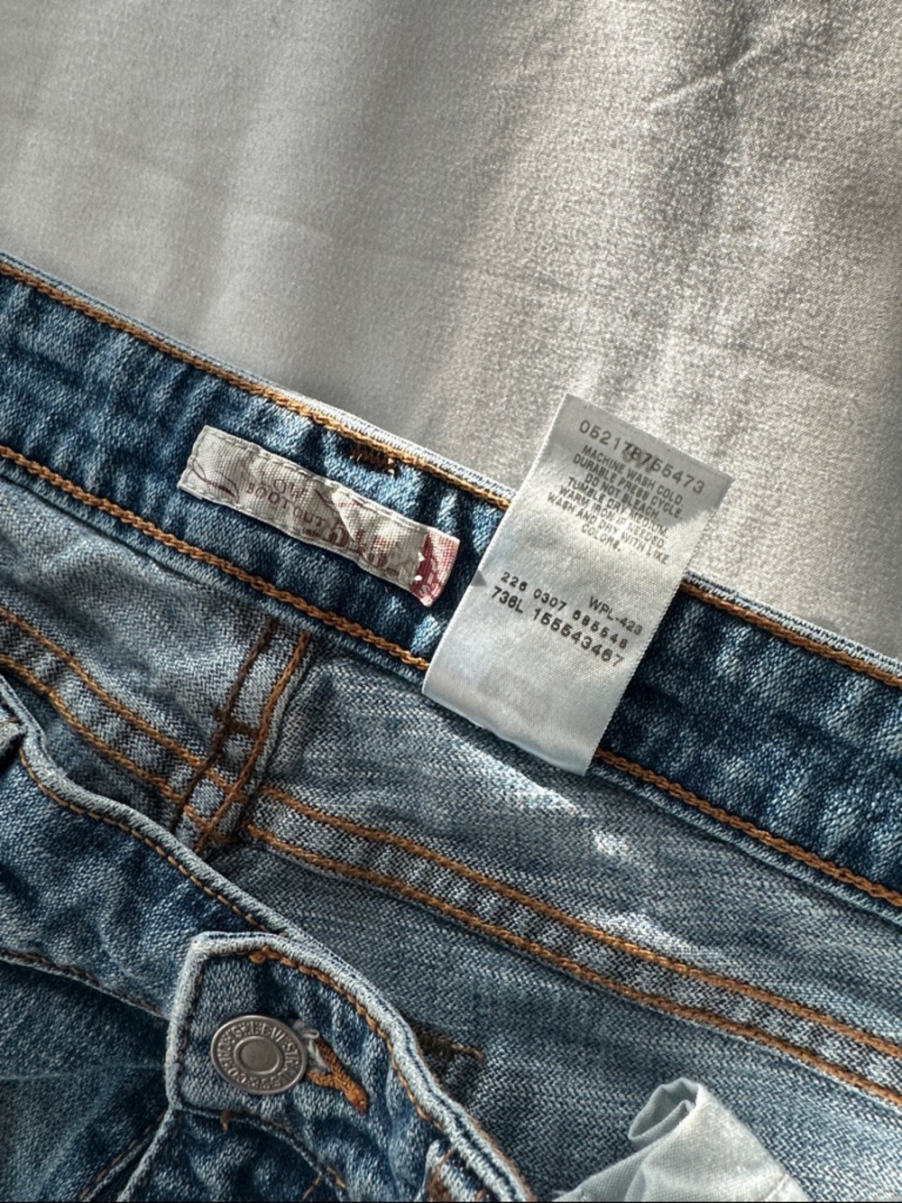 2007 Levi's Medium Blue Low Boot Cut Jeans - Picture 11 of 11